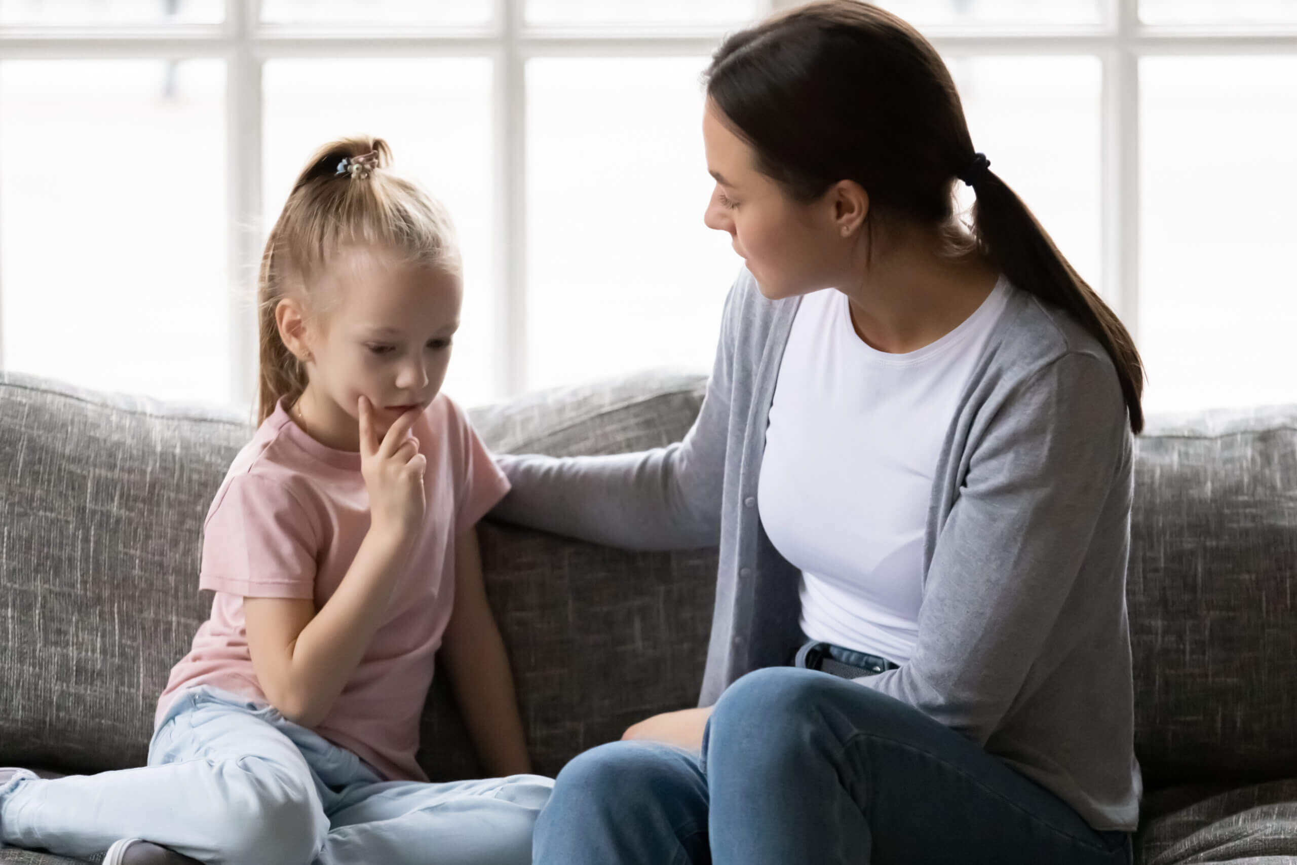 mom talking to child about divorce