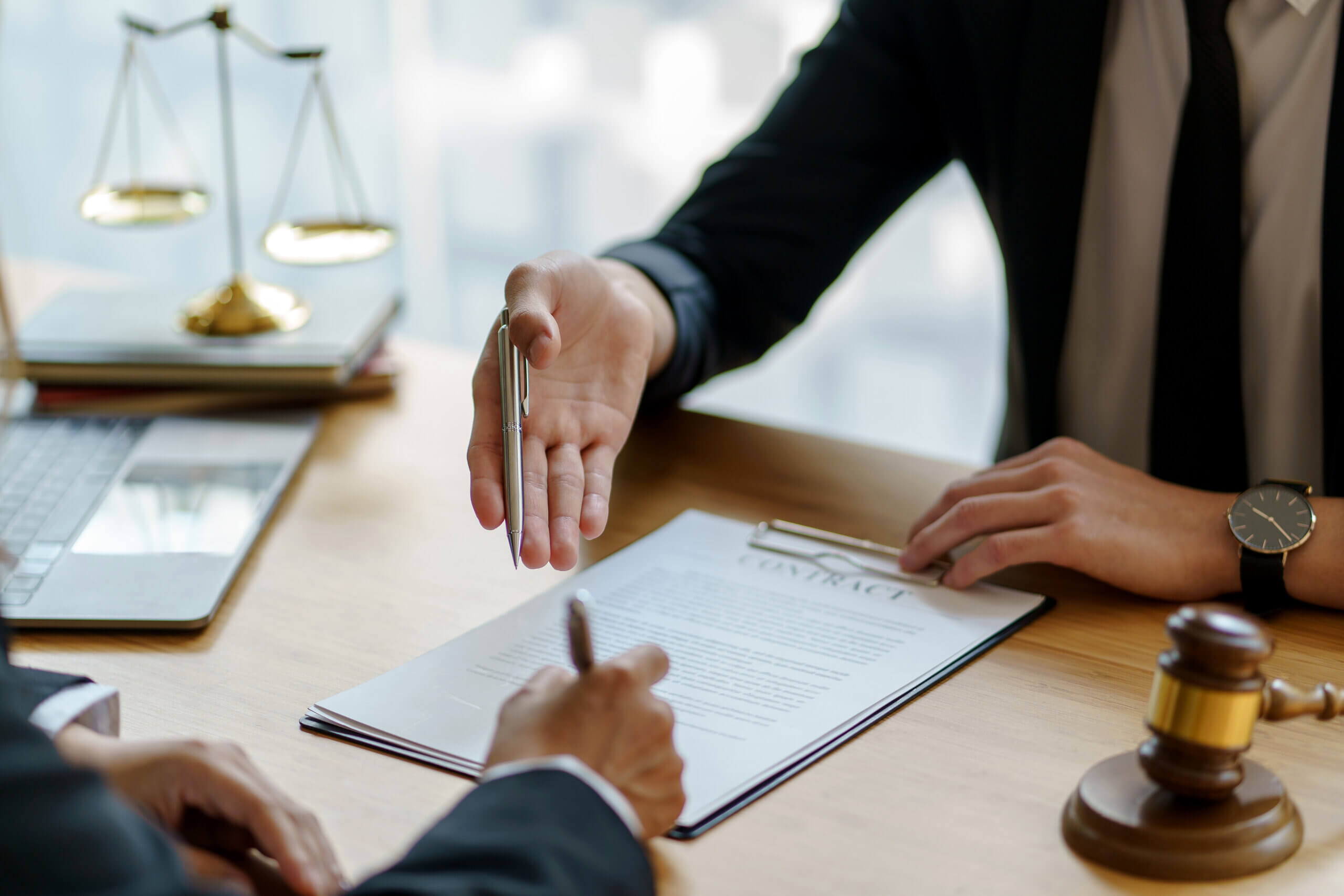 divorce lawyer shaking hands with client